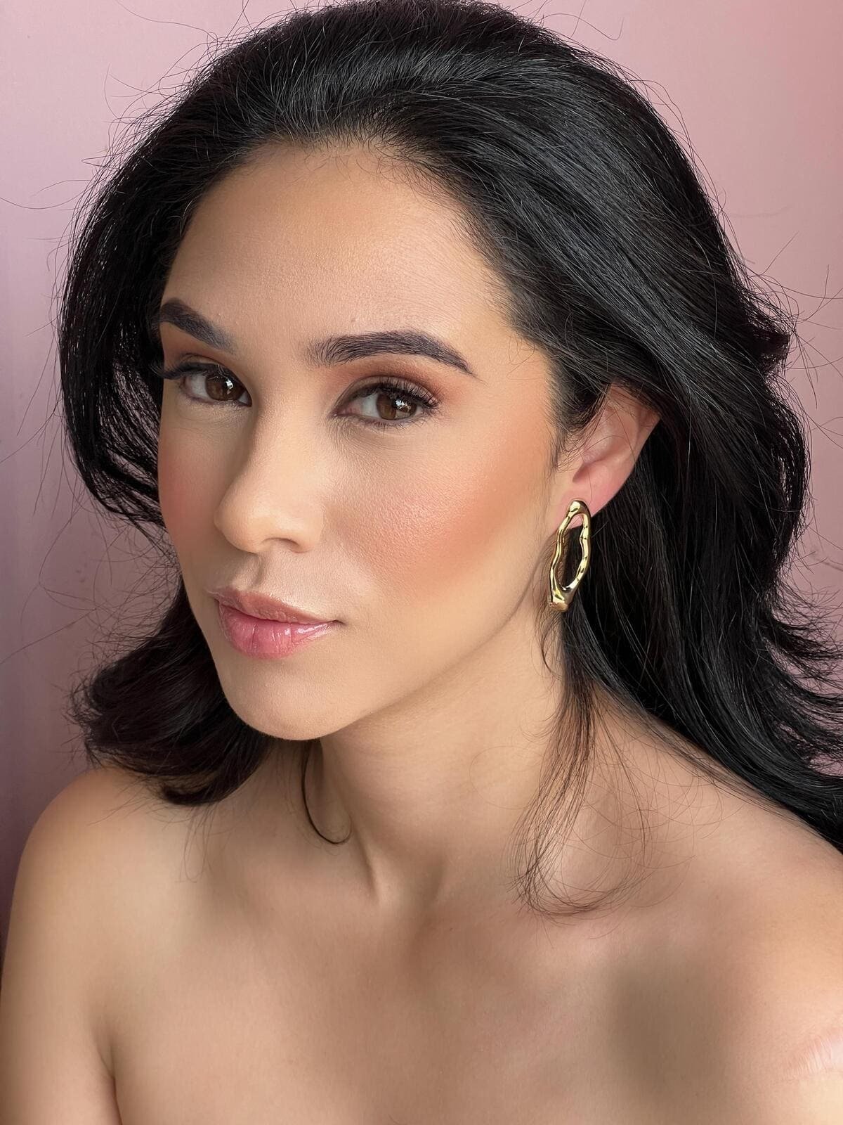 Brinco Oval Organico Dourado 2 Brilho Na Pele Acessórios Brinco Oval Organico Dourado - Imagem 2