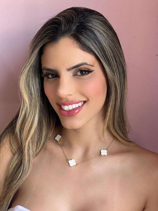 Choker Inspiração Trevo Resinado Branco Dourado