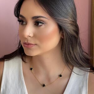 Choker Inspiração Trevo Acrílico Preto