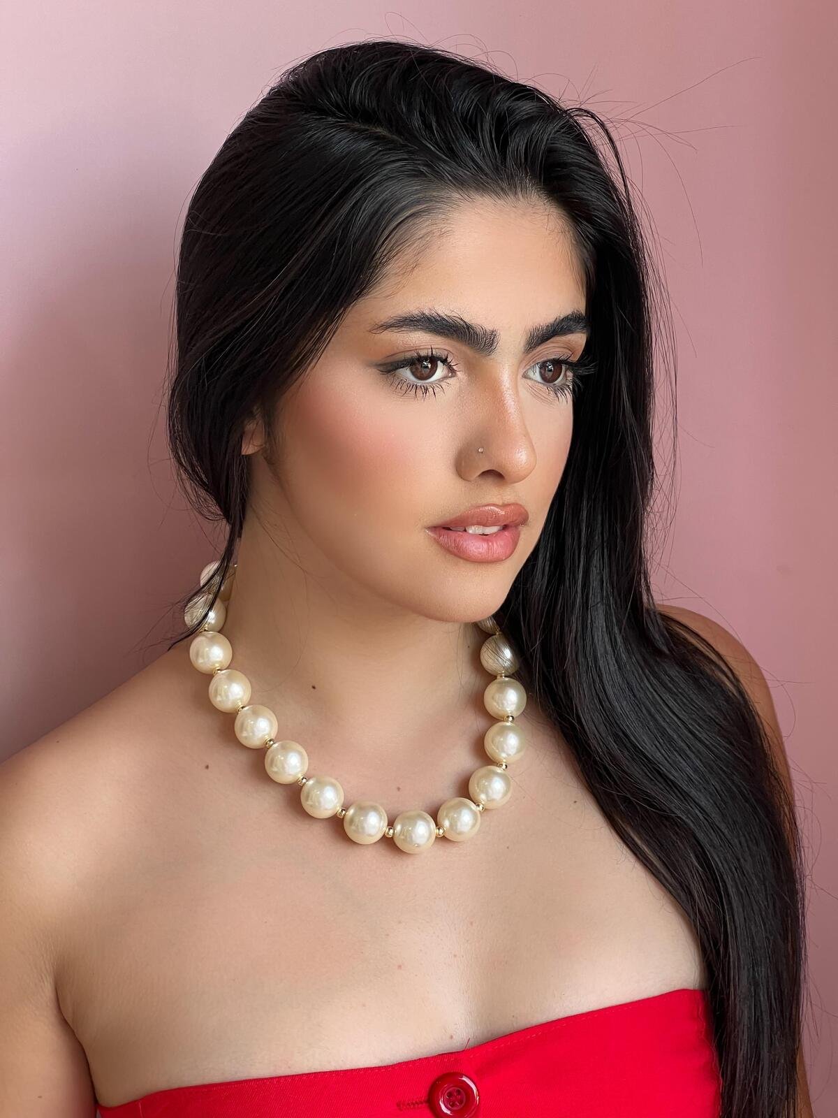 Colar Pérolas Médias Louise 3 Brilho Na Pele Acessórios Colar Pérolas Médias Louise - Imagem 3