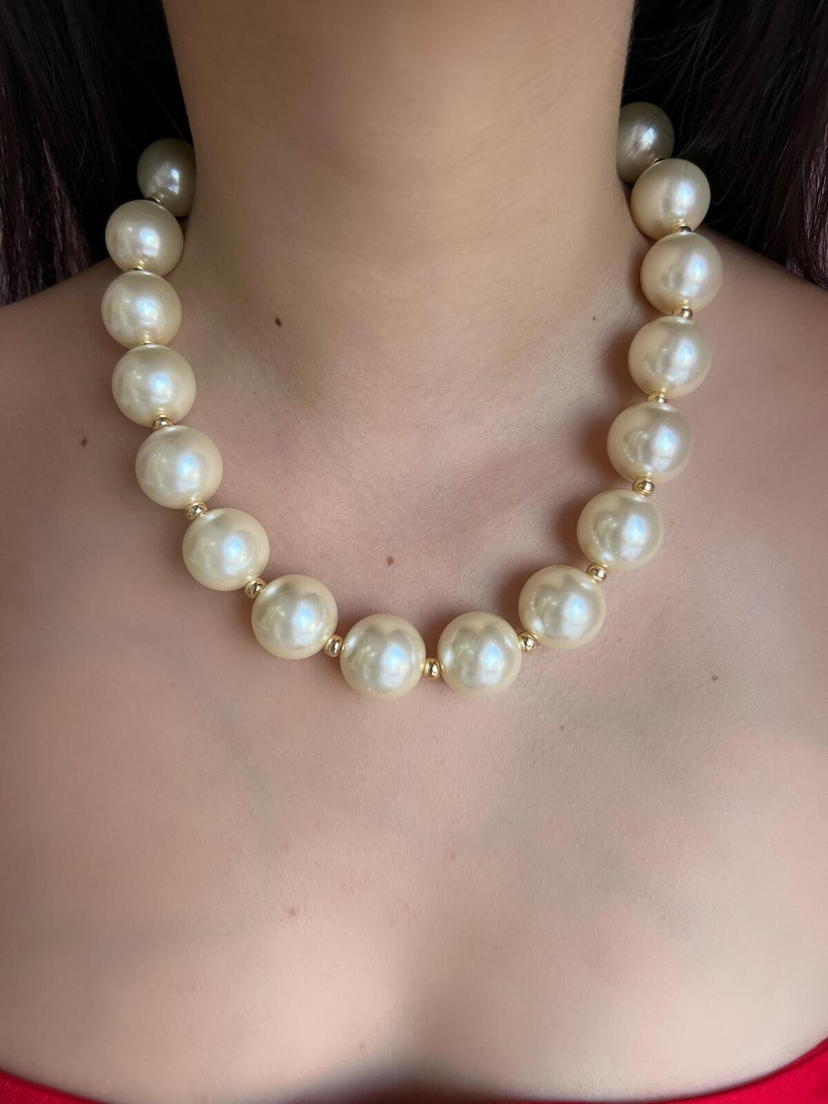 Colar Pérolas Médias Louise 2 Brilho Na Pele Acessórios Colar Pérolas Médias Louise - Imagem 2