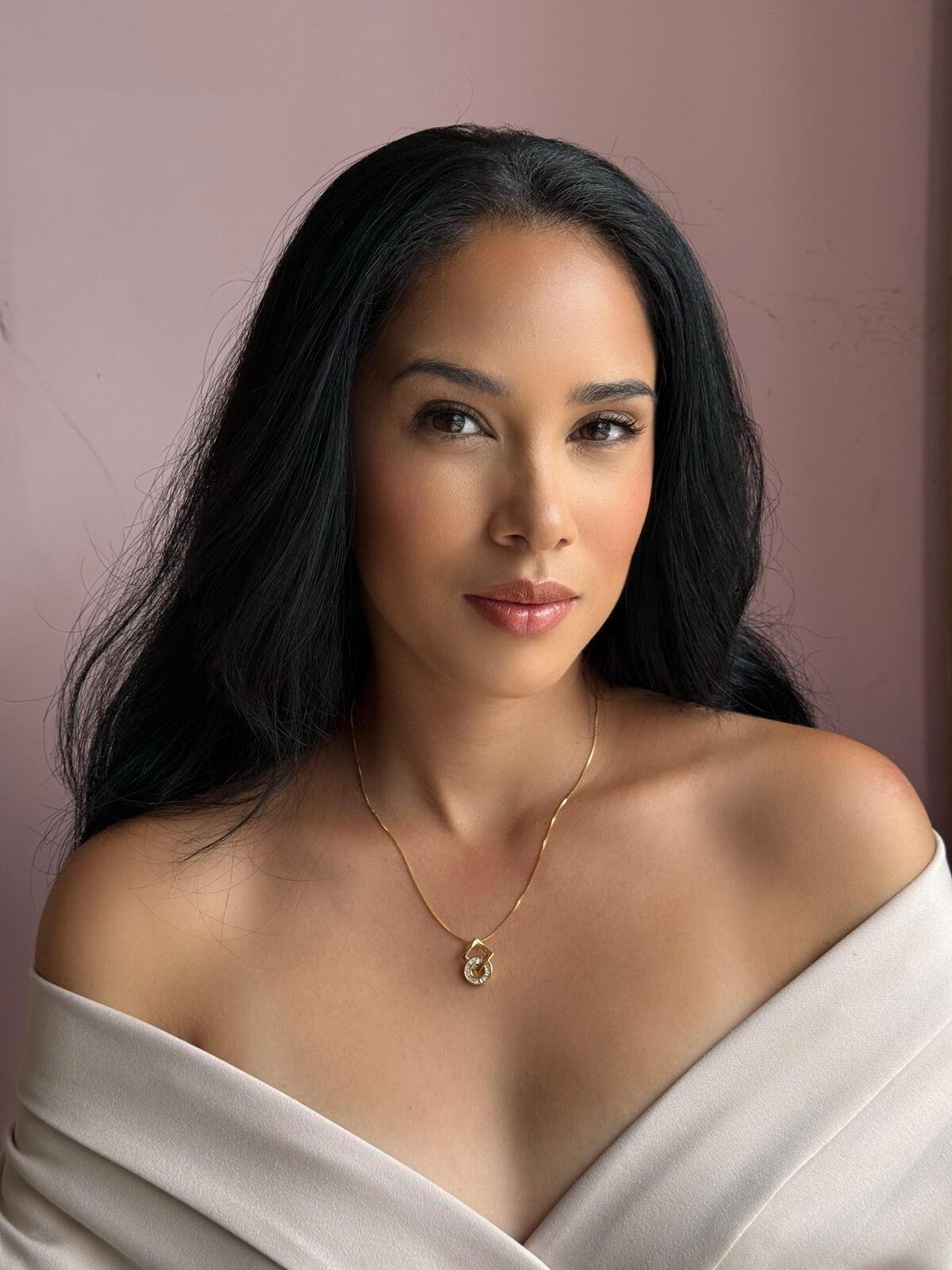 Colar One Piece Cravejado Dourado 4 Brilho Na Pele Acessórios Colar One Piece Cravejado Dourado - Imagem 4