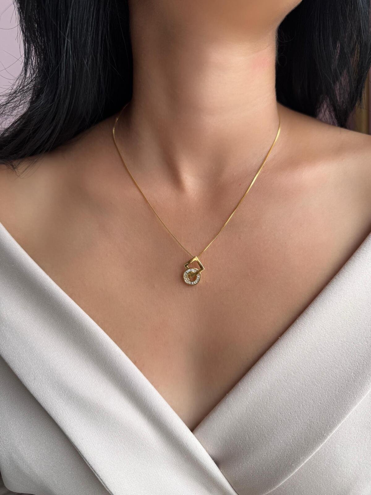 Colar One Piece Cravejado Dourado 1 Brilho Na Pele Acessórios Colar One Piece Cravejado Dourado