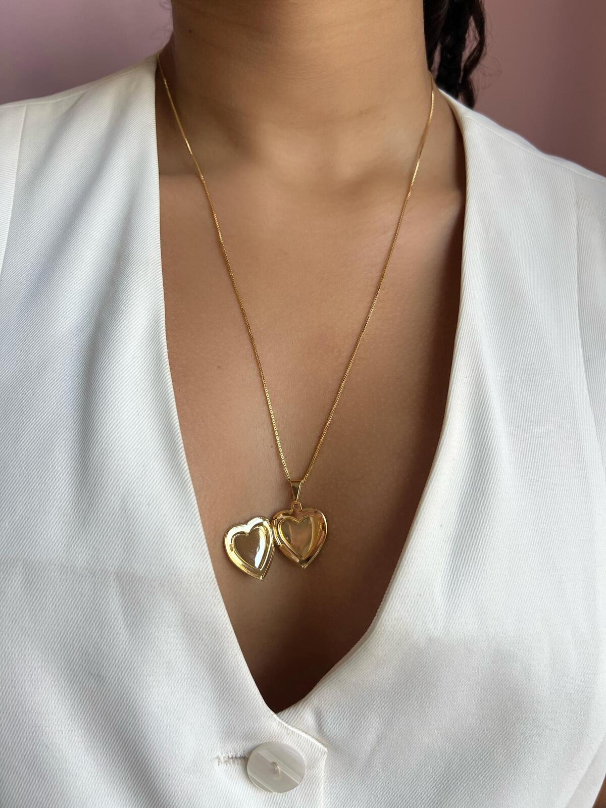 Colar Relicário Coração Amoroso Dourado 2 Brilho Na Pele Acessórios Colar Relicário Coração Amoroso Dourado - Imagem 2