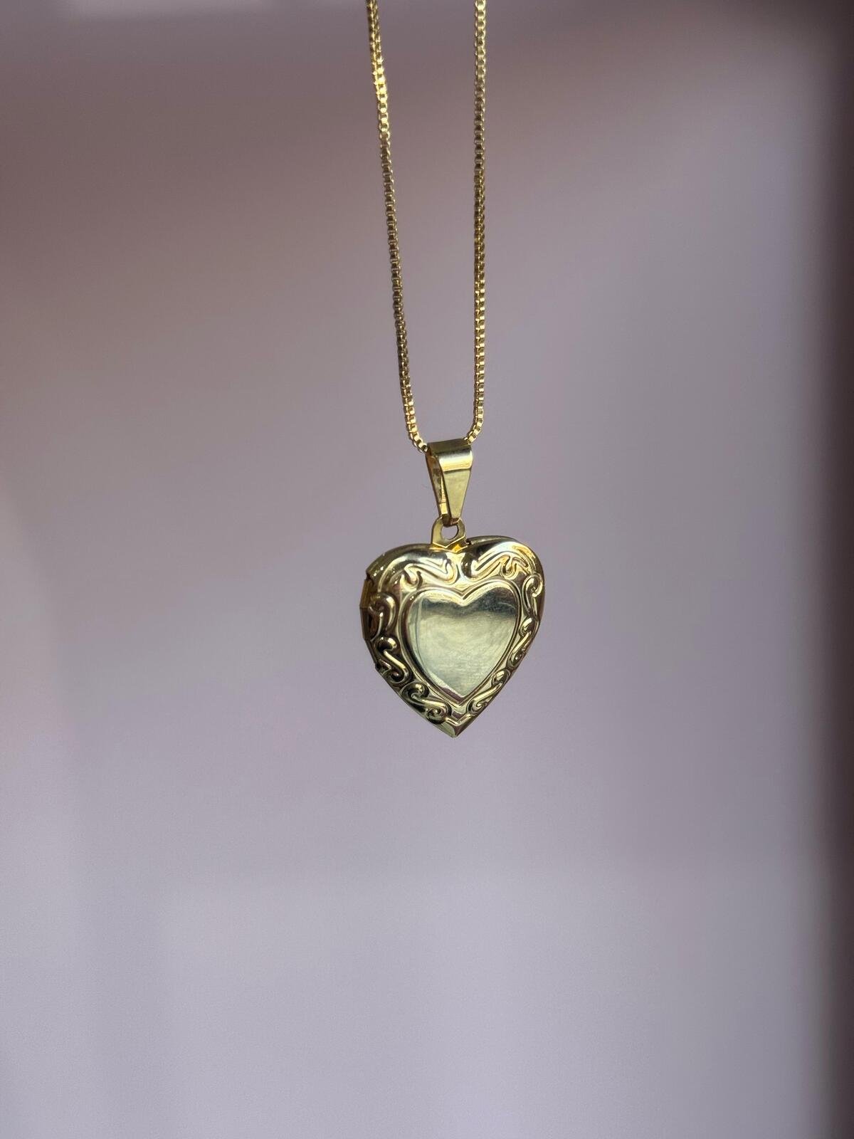 Colar Relicário Coração Amoroso Dourado 5 Brilho Na Pele Acessórios Colar Relicário Coração Amoroso Dourado - Imagem 5