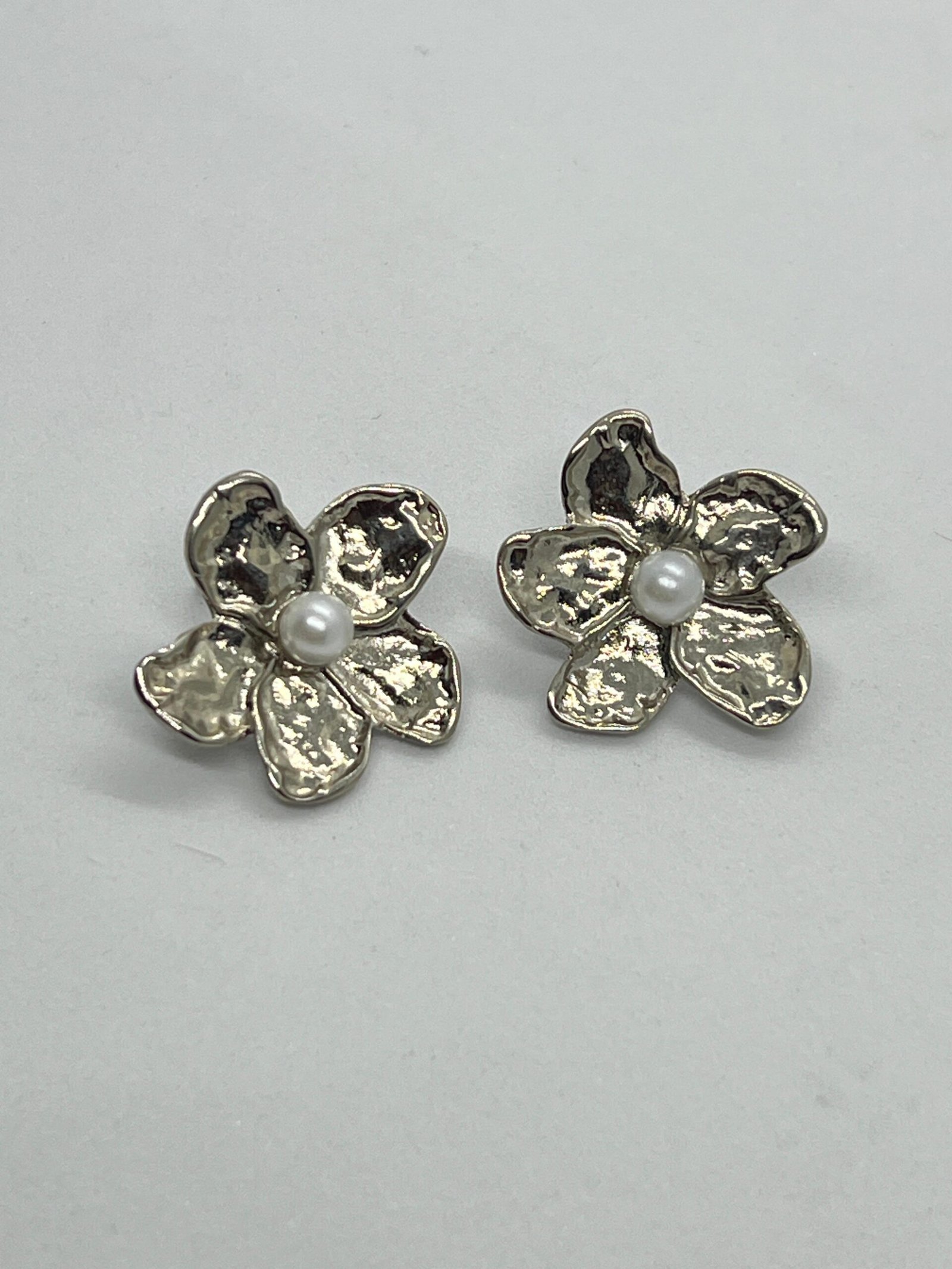 Brinco Flor Perola Niquel 1 Brilho Na Pele Acessórios Brinco Flor Perola Niquel