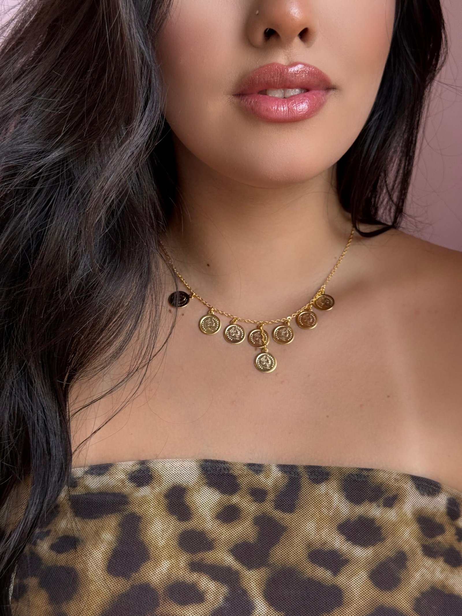 Colar Moeda Dourado 3 Brilho Na Pele Acessórios Colar Moeda Dourado - Imagem 3