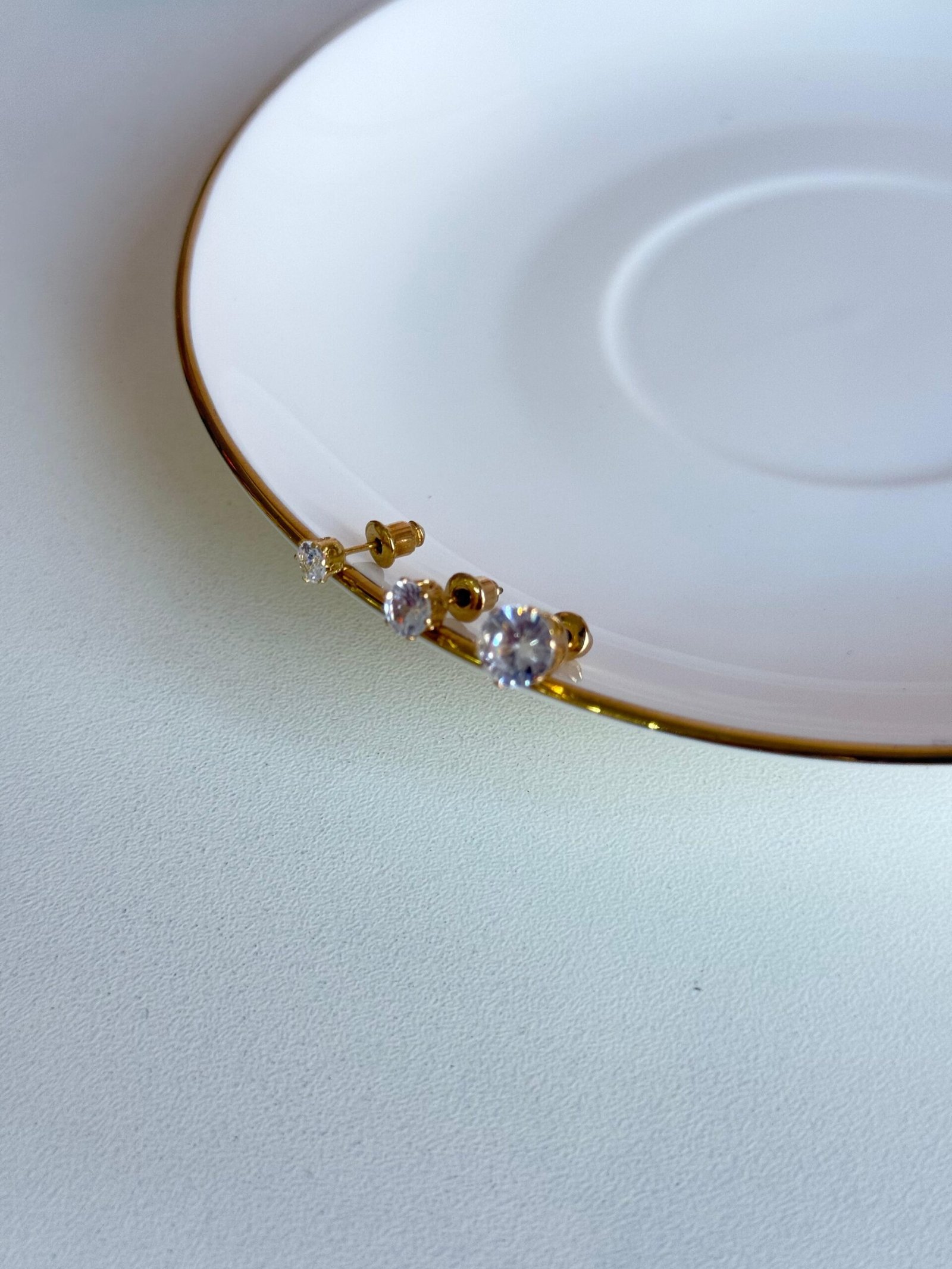 Trio De Brincos Ponto De Luz Redondo 3 Brilho Na Pele Acessórios Trio De Brincos Ponto De Luz Redondo - Imagem 3