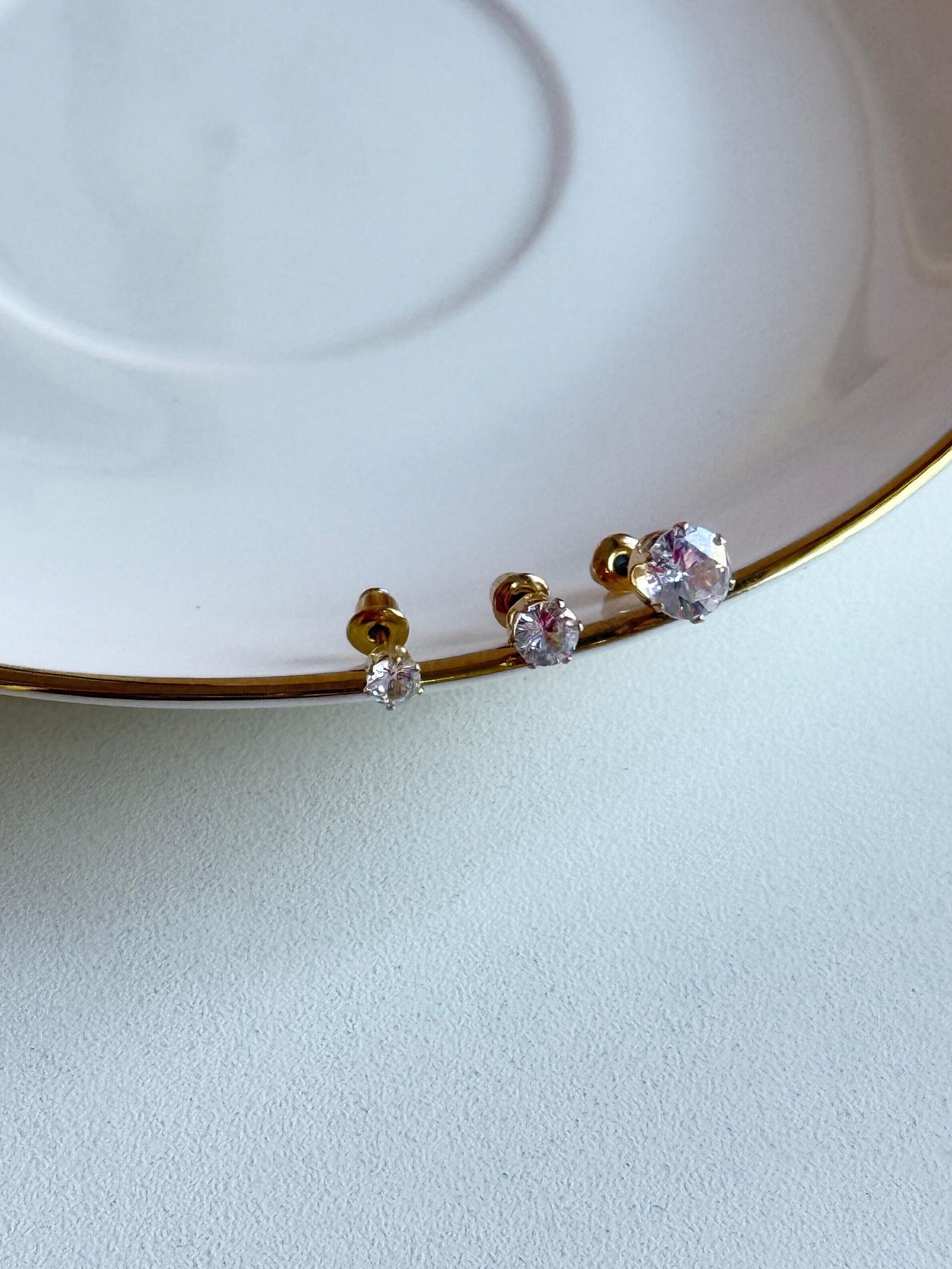 Trio De Brincos Ponto De Luz Redondo 4 Brilho Na Pele Acessórios Trio De Brincos Ponto De Luz Redondo - Imagem 4