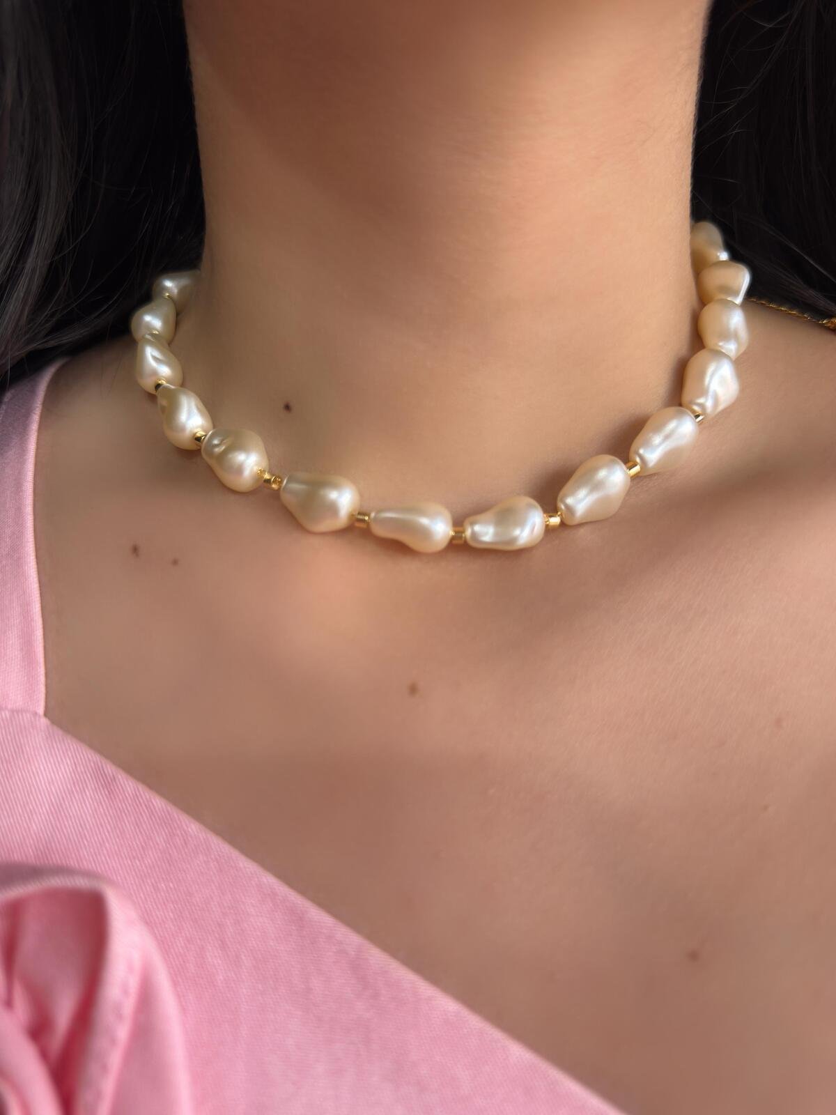 Choker Pérola Barroca Small com Entremeios Dourados - Imagem 2