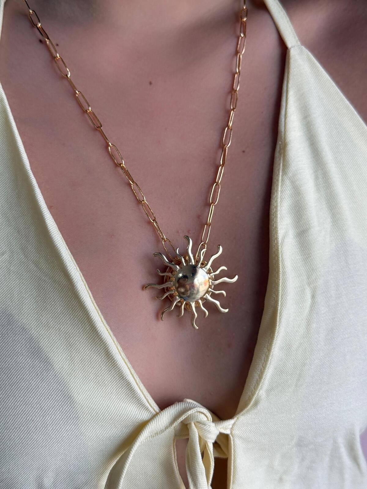 Colar Longo Sol Del Mares Dourado 2 Brilho Na Pele Acessórios Colar Longo Sol Del Mares Dourado - Imagem 2