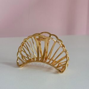 Presilha Concha Vazada Dourada