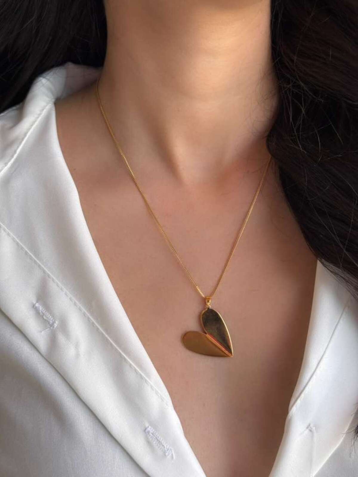 Colar Coração Esculpido Dourado - Imagem 3