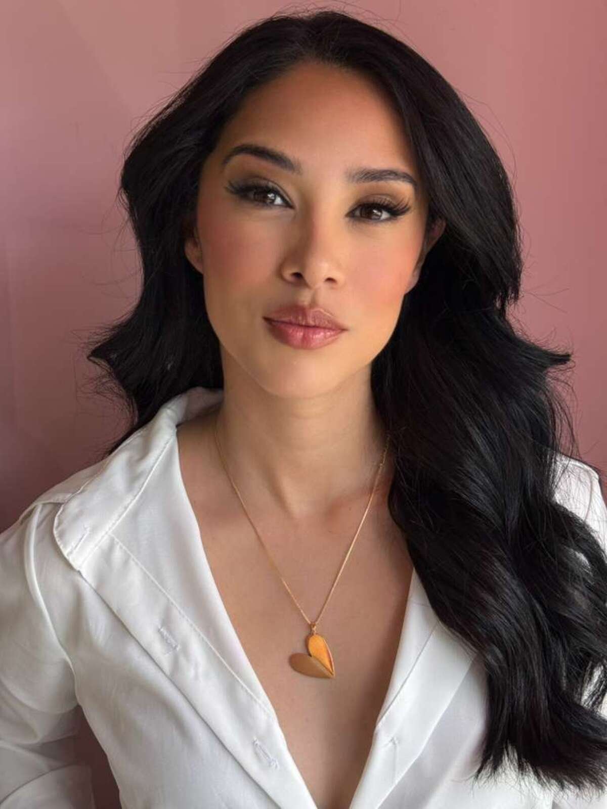 Colar Coração Esculpido Dourado - Imagem 4