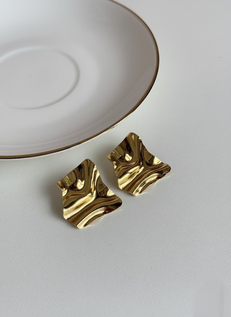 Brinco Martelado Trend Dourado Aço Inoxidável 2 Brilho Na Pele Acessórios Brinco Martelado Trend Dourado Aço Inoxidável - Imagem 2