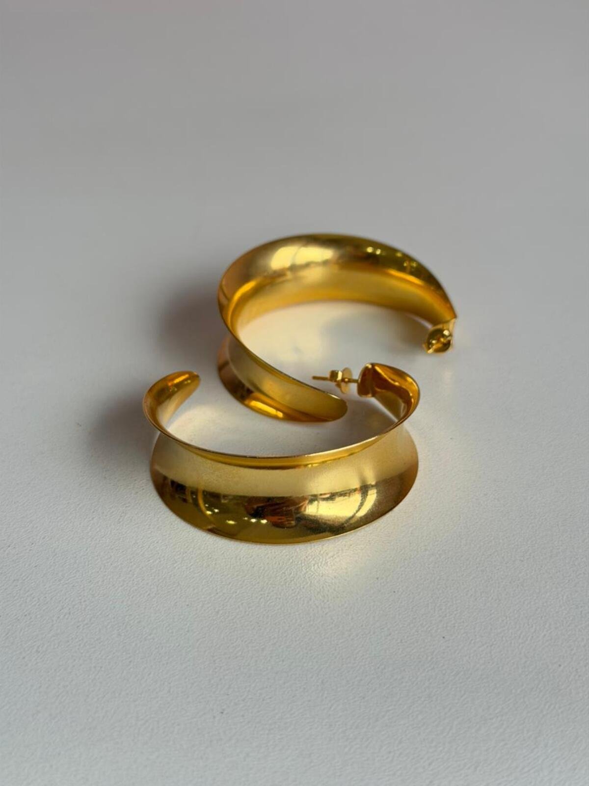 Brinco Argola Essencial Dourada 4 Brilho Na Pele Acessórios Brinco Argola Essencial Dourada - Imagem 4